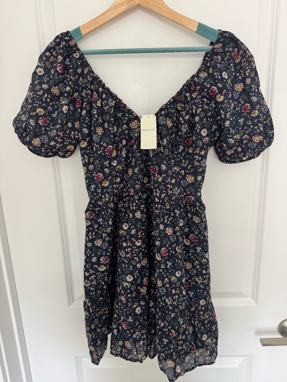 NWT Abercrombie & Fitch
Puff Sleeve Tie-Front Mini Dress Navy Floral - Picture 7 of 9